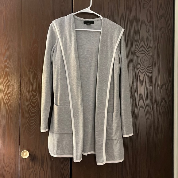 Tahari long sleeved, hoodie sweater with white trim. Size Medium. - Picture 1 of 9